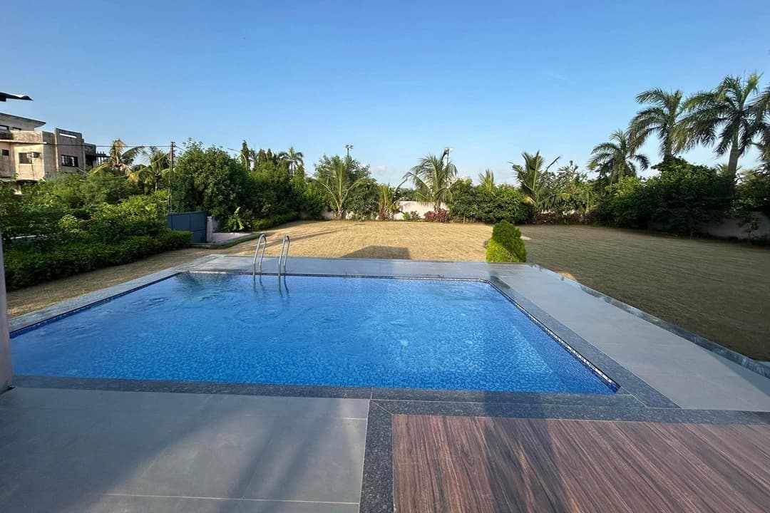 Luxury private pool villa The Royal Escape in Dumas Surat