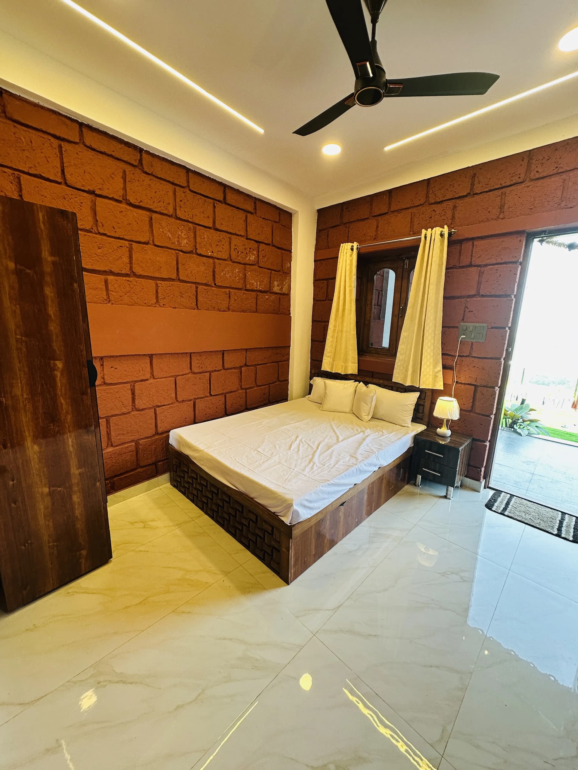 Laalkunj in Jambulwadi, Pune