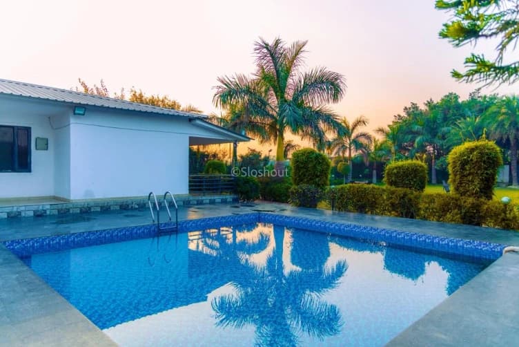 Photo 13 of 14 – 3 BHK villa with a private pool in Noida, Delhi (BMF-V259)