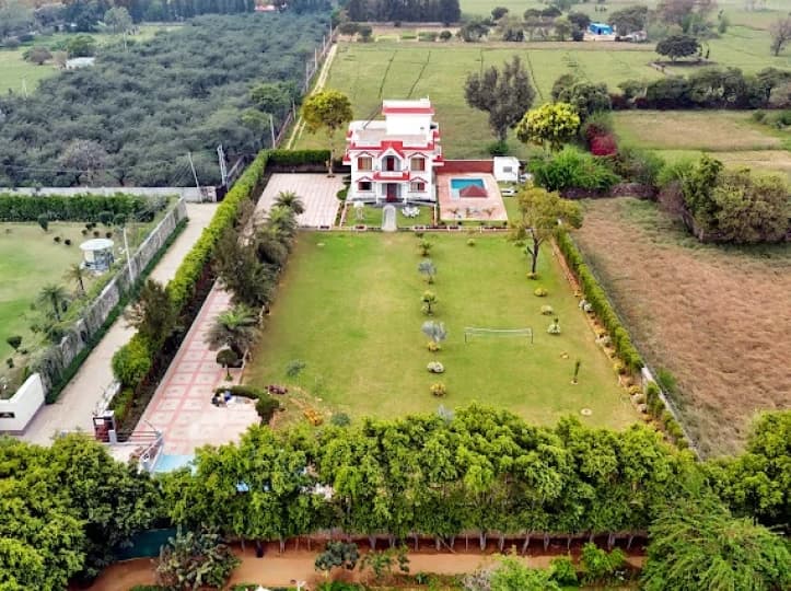 Photo 1 of 19 – 4 BHK villa with a private pool in Gurugram, Delhi (BMF-V297)