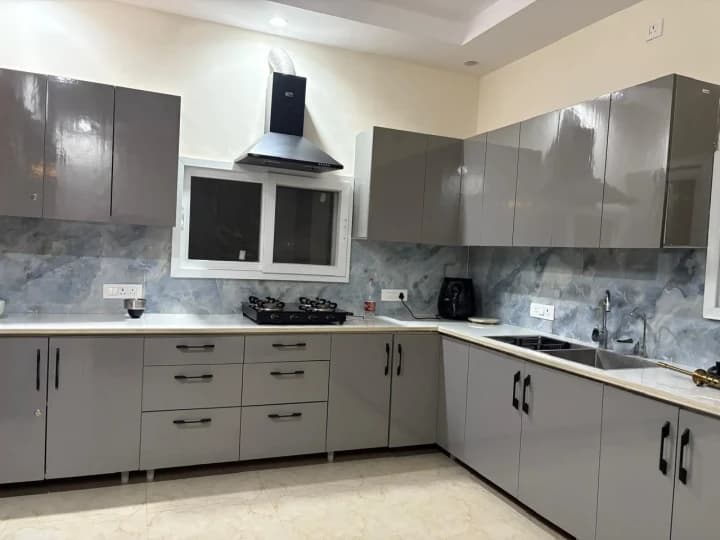 Photo 8 of 17 – 4 BHK villa with a private pool in Noida, Delhi (BMF-V385)