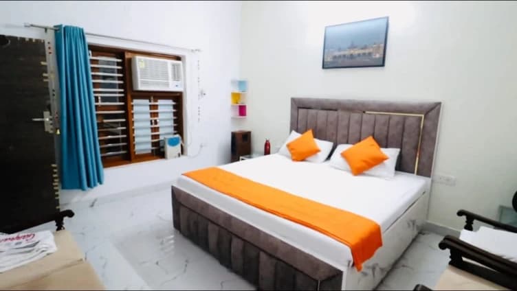 Photo 3 of 13 – 5 BHK villa with a private pool in Gurugram, Delhi (BMF-V543)