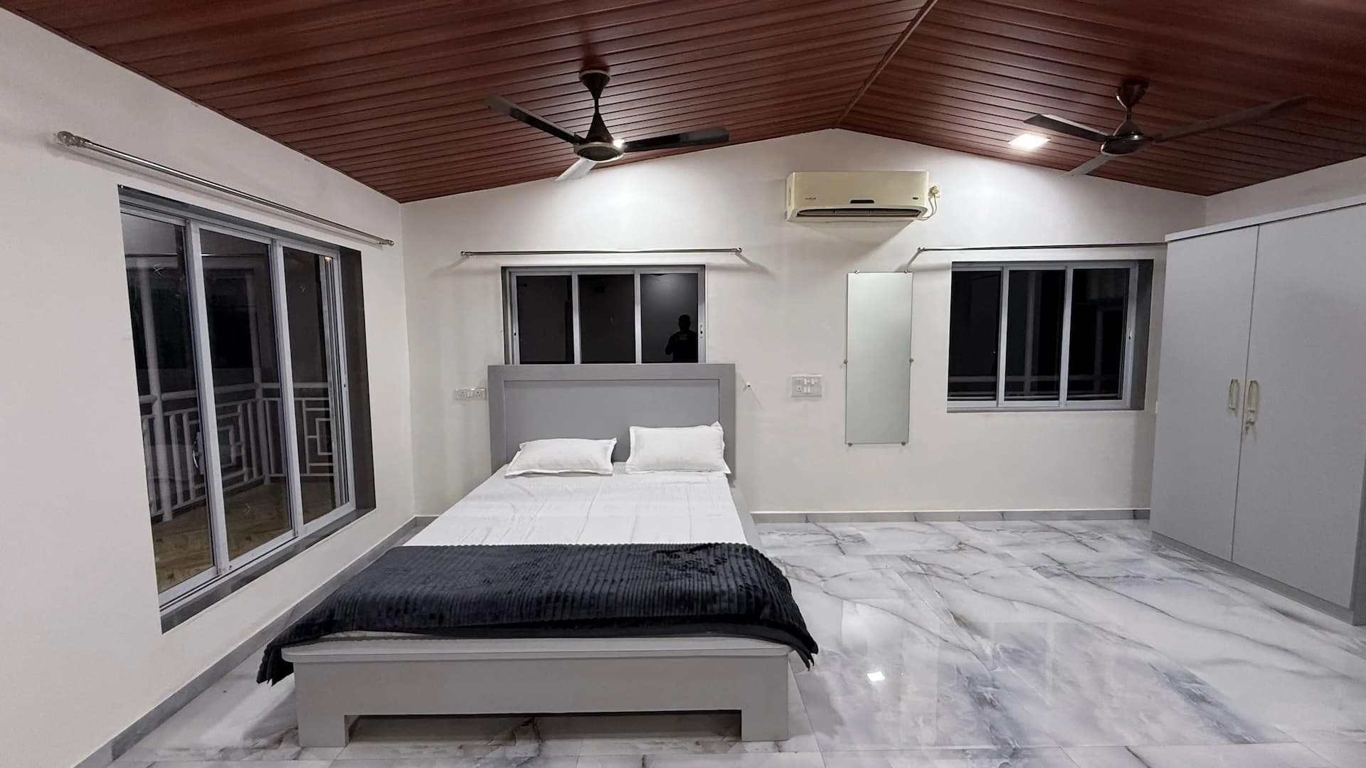 Photo 5 of 19 – 2 BHK farmhouse with a pool in Nadode Wadi, Karjat (BMF-F581)