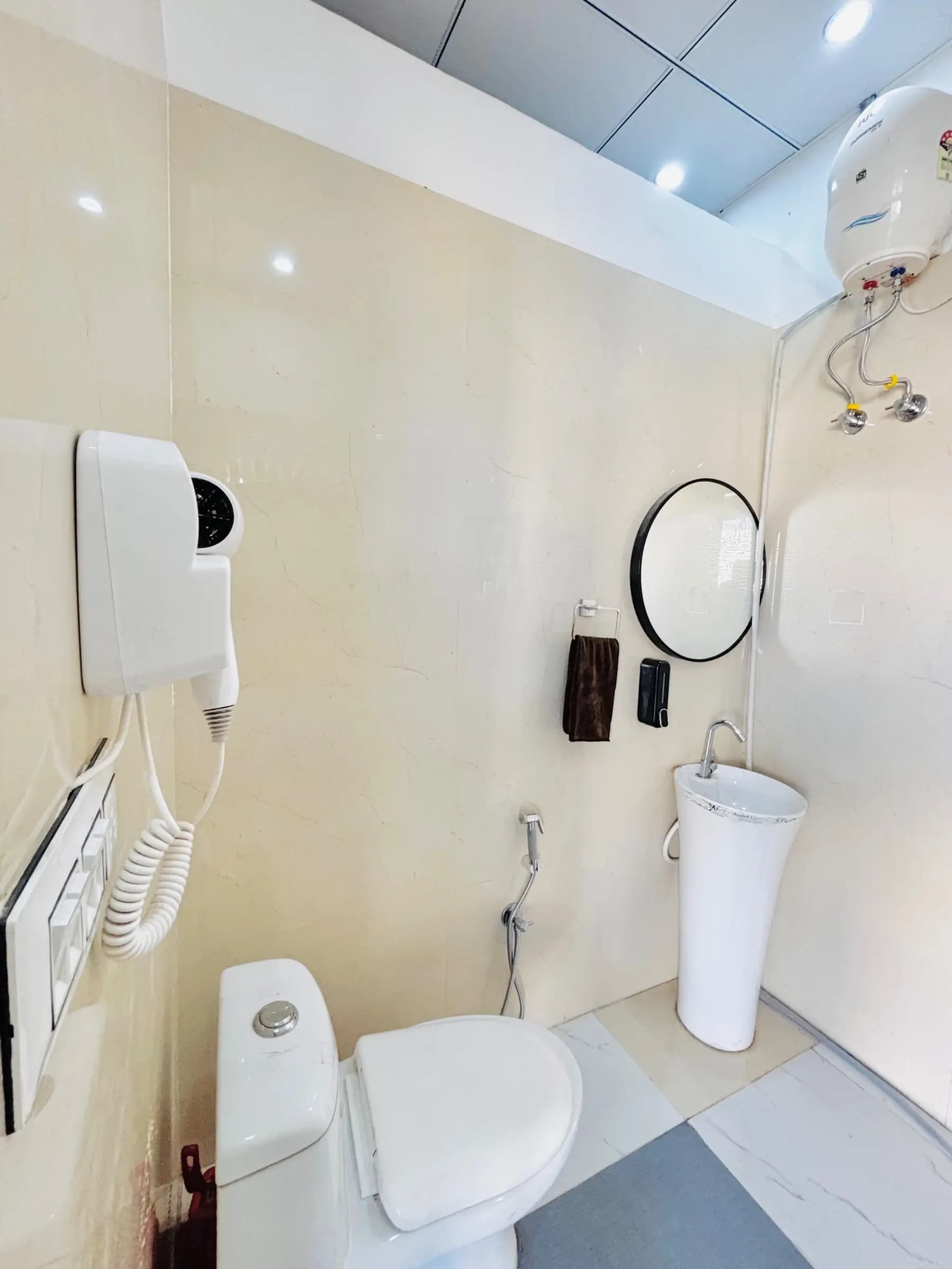 Photo 4 of 13 – 2 BHK farmhouse with a private pool in Mansarover, Jaipur (BMF-F583)