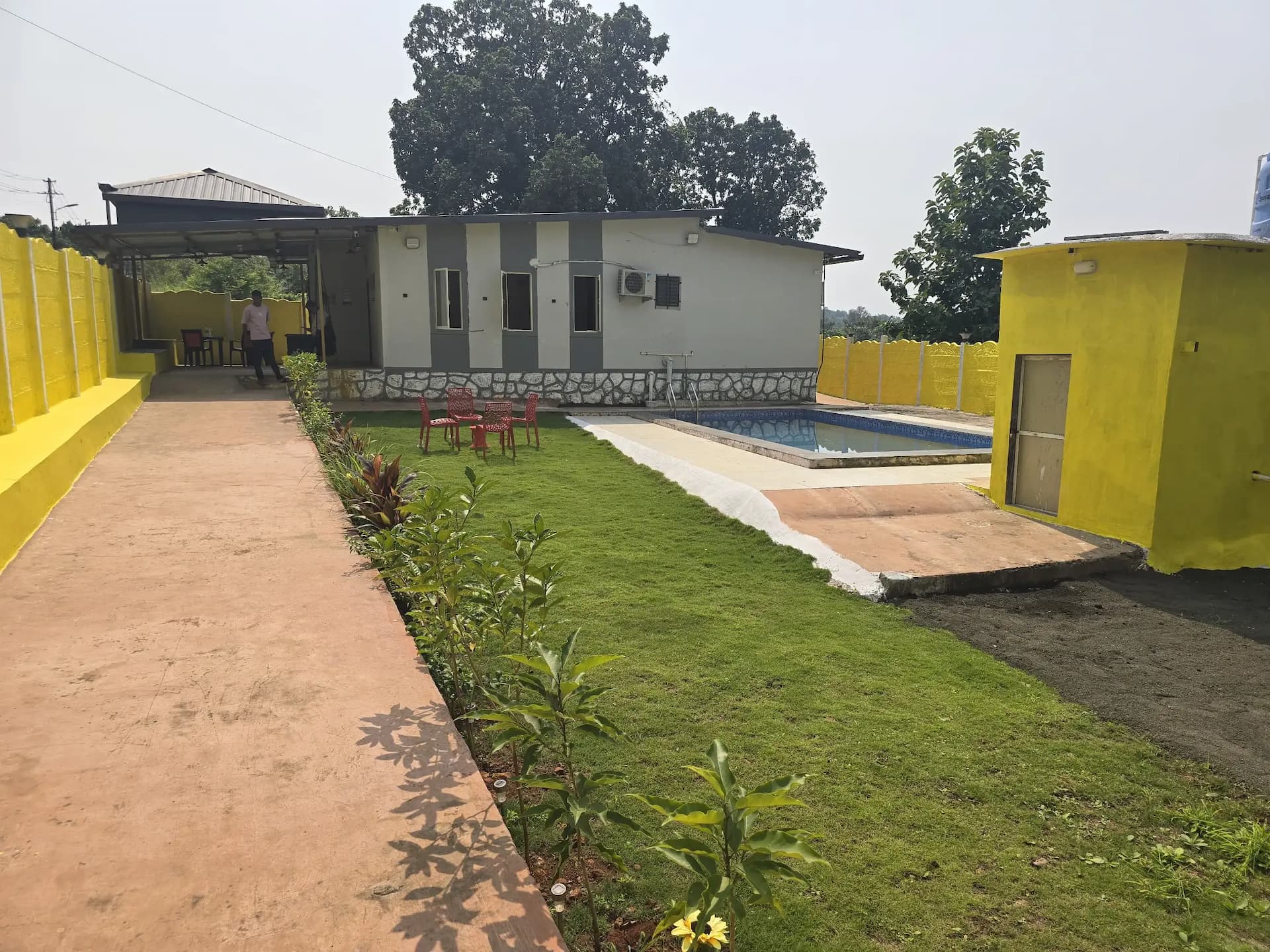 Photo 9 of 19 – 3 BHK farmhouse with a pool in Neral, Karjat (BMF-F590)