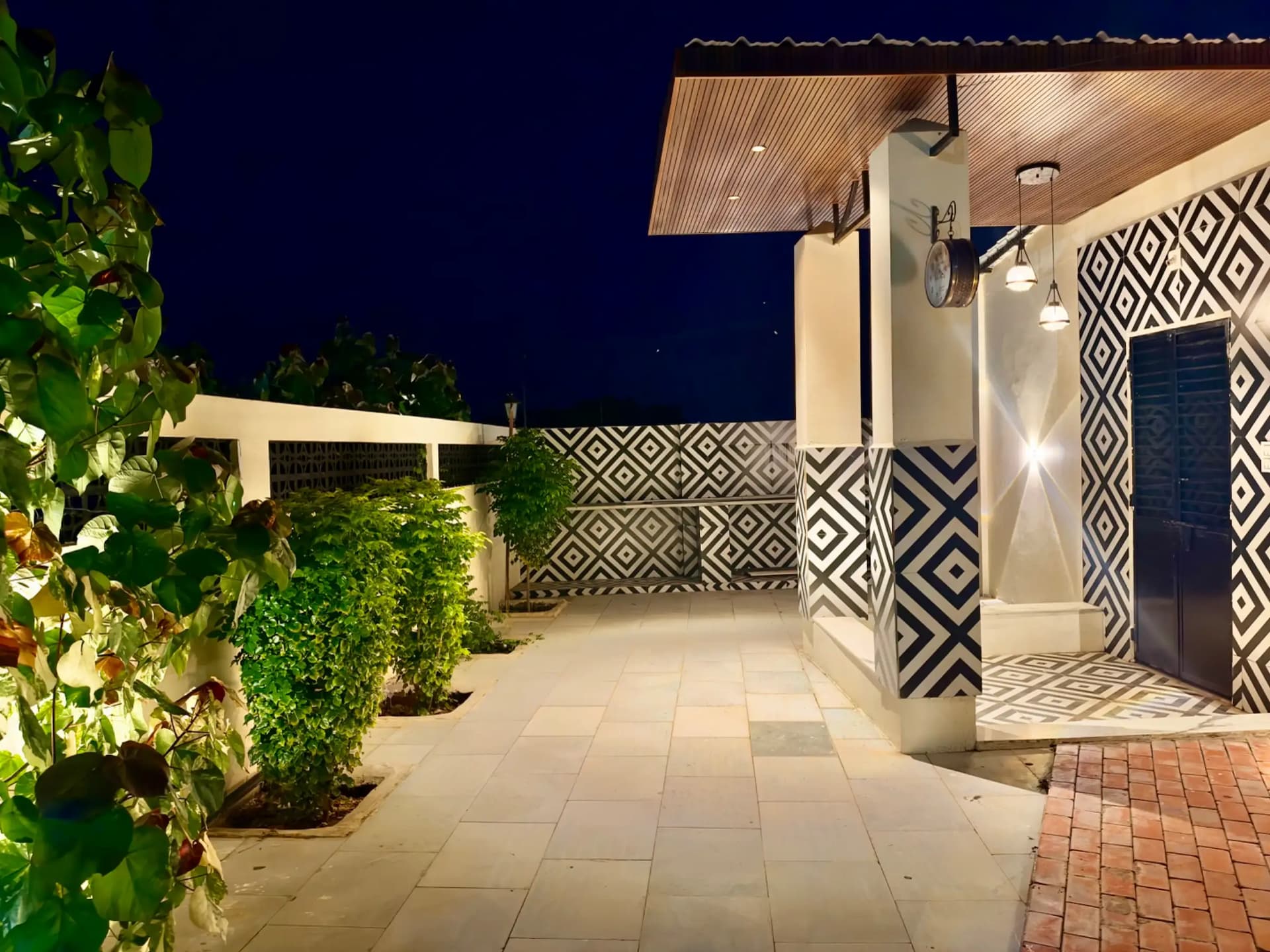 Photo 11 of 20 – 3 BHK farmhouse with a pool in Bareja, Ahmedabad (BMF-F593)