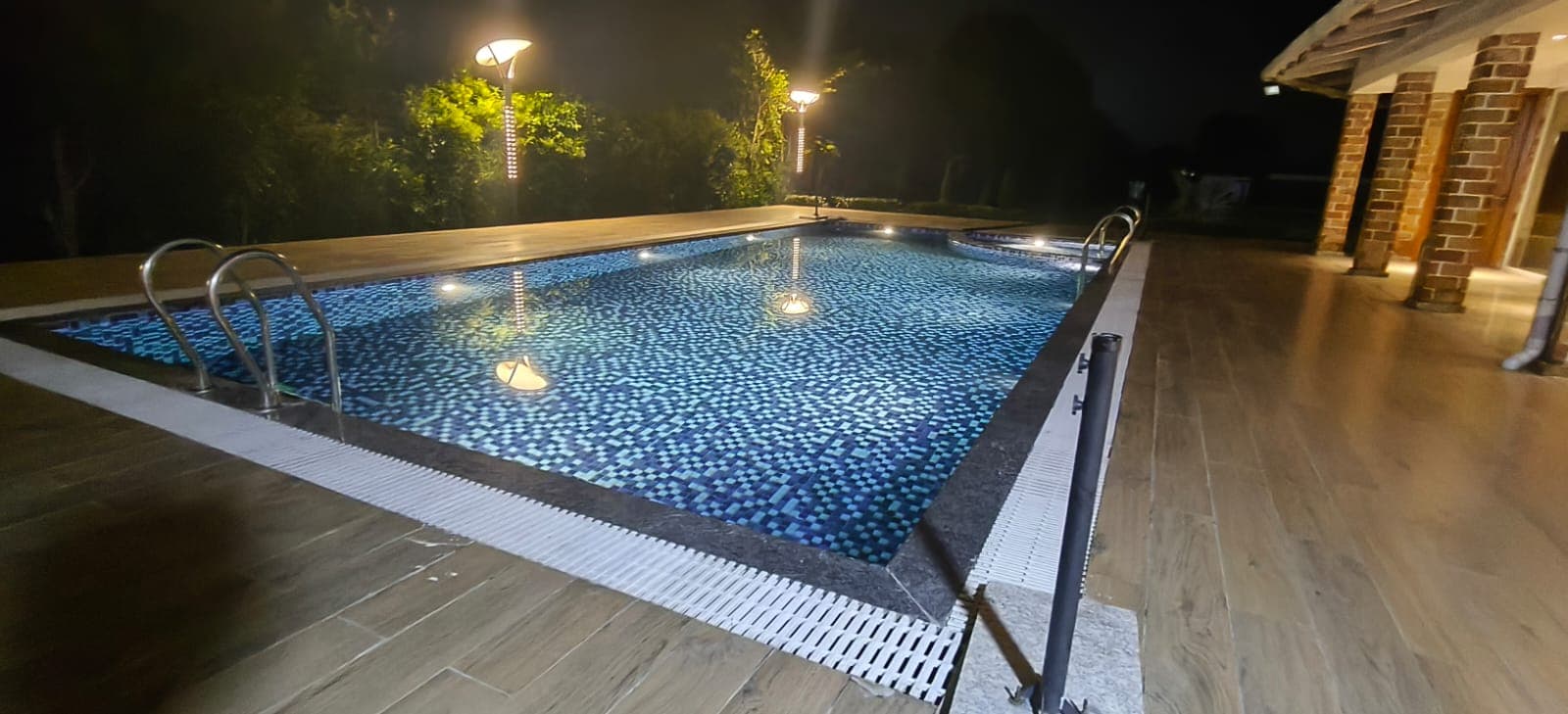 Photo 2 of 11 – 8 BHK farmhouse with a pool in Sirohi, Faridabad (BMF-F594)