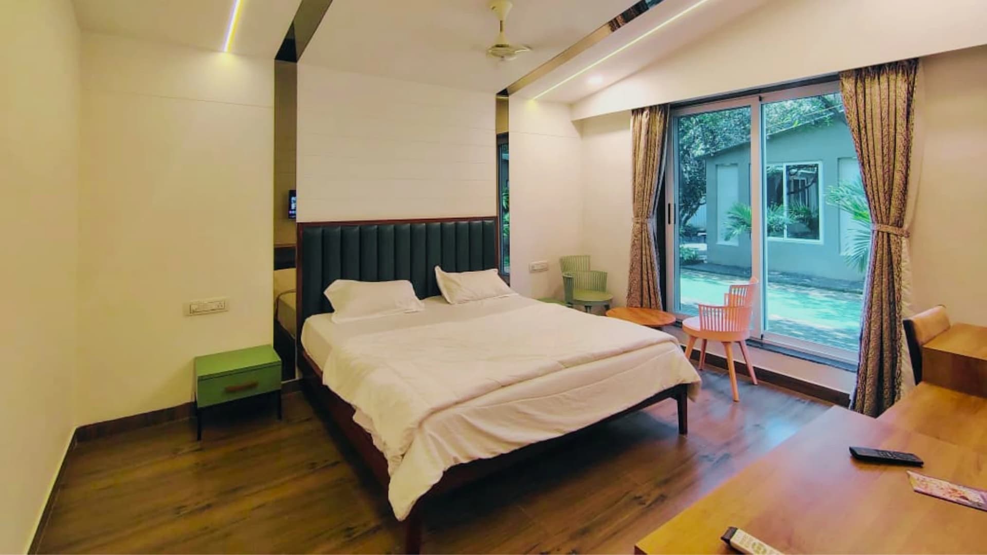 Photo 4 of 20 – 9-room resort with a pool in Ichhapur, Navsari (BMF-R595)