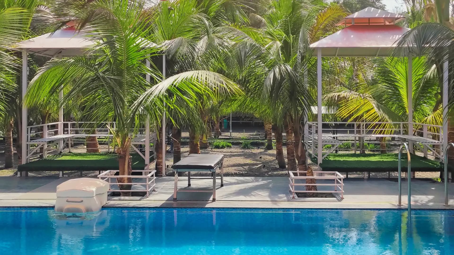 Photo 1 of 20 – 9-room resort with a pool in Ichhapur, Navsari (BMF-R595)