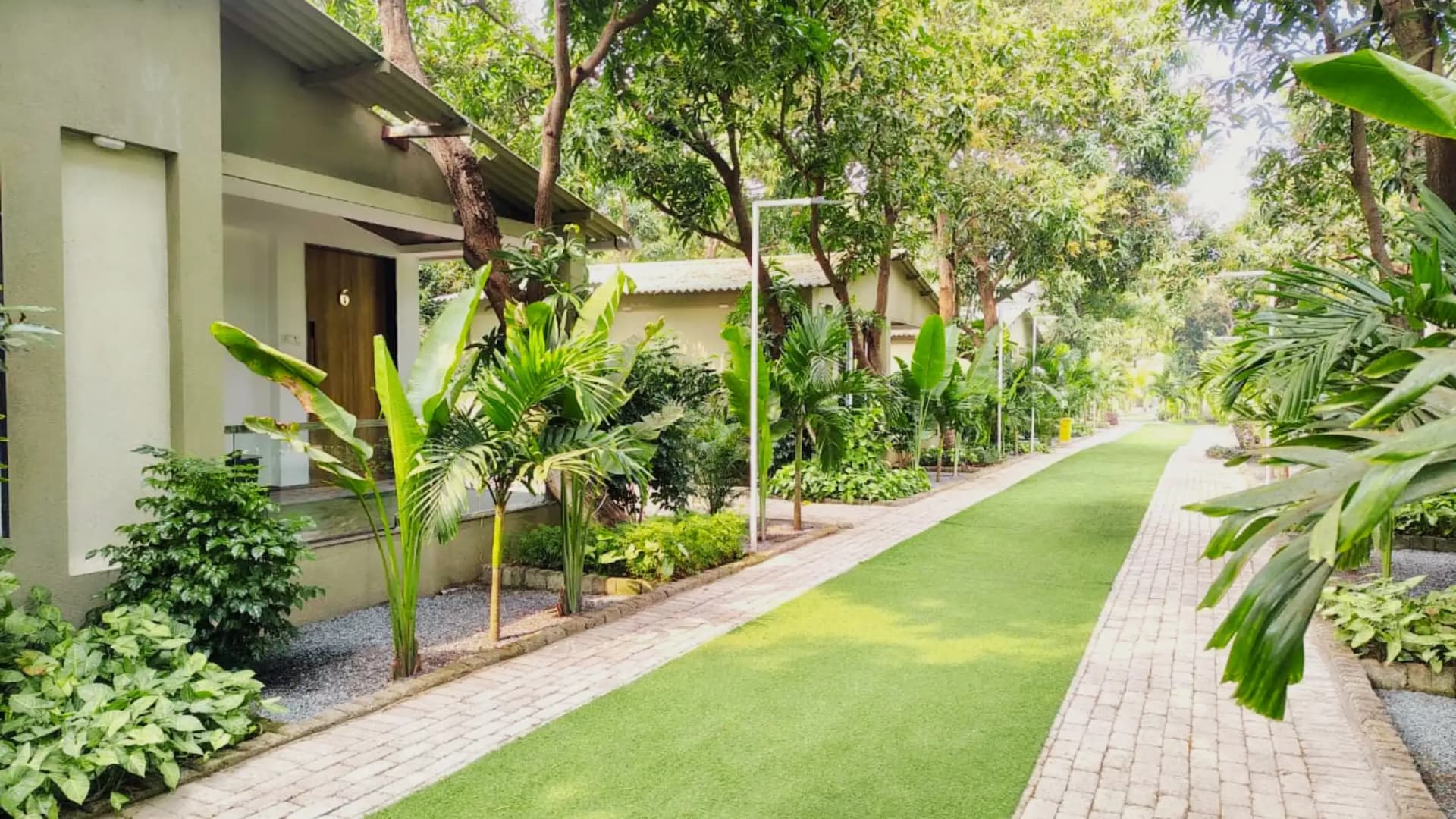 Photo 10 of 20 – 9-room resort with a pool in Ichhapur, Navsari (BMF-R595)