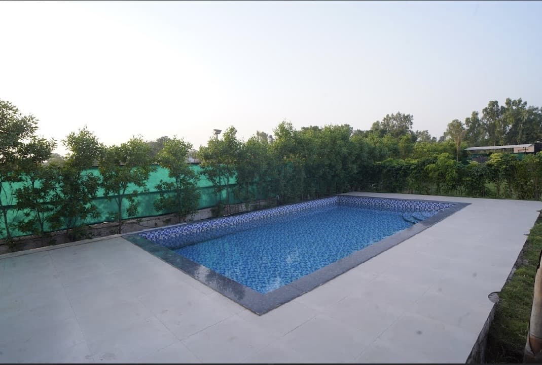 Photo 1 of 17 – 3 BHK farmhouse with a private pool in Noida, Delhi (BMF-F600)