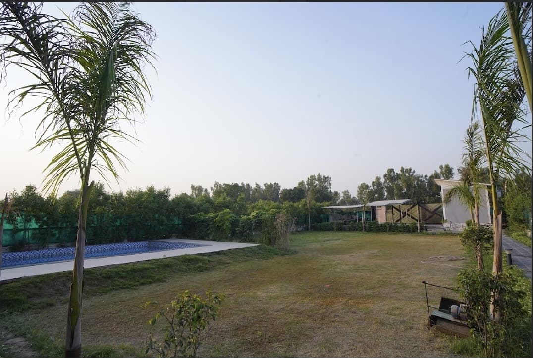 Photo 14 of 17 – 3 BHK farmhouse with a private pool in Noida, Delhi (BMF-F600)