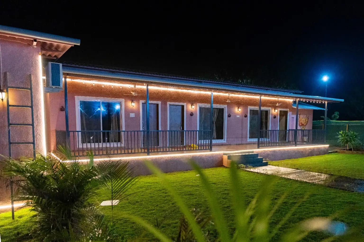 Photo 2 of 10 – 7-room resort with a pool in Kadav Market, Karjat (BMF-R610)