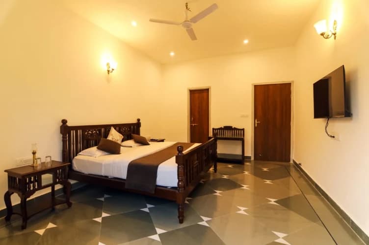 Photo 2 of 13 – 6-room resort with a pool in Titrdi, Udaipur (BMF-R616)