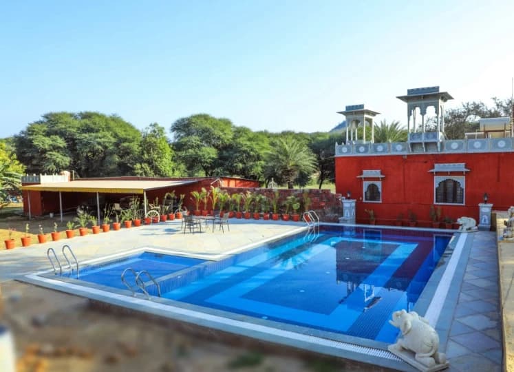 Photo 1 of 13 – 6-room resort with a pool in Titrdi, Udaipur (BMF-R616)