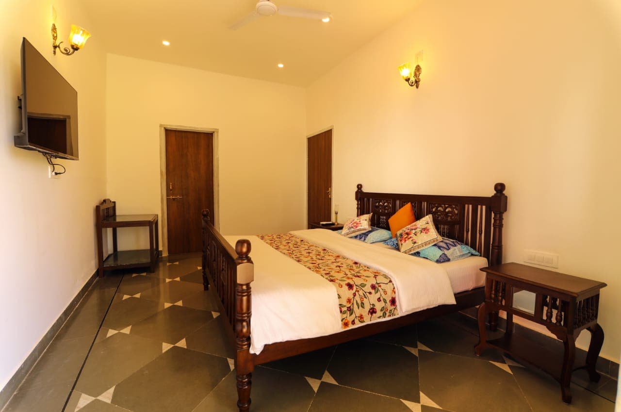 Photo 3 of 13 – 6-room resort with a pool in Titrdi, Udaipur (BMF-R616)