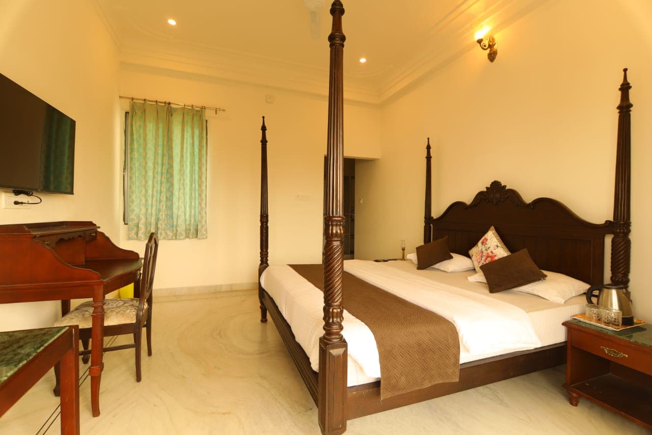 Photo 5 of 13 – 6-room resort with a pool in Titrdi, Udaipur (BMF-R616)