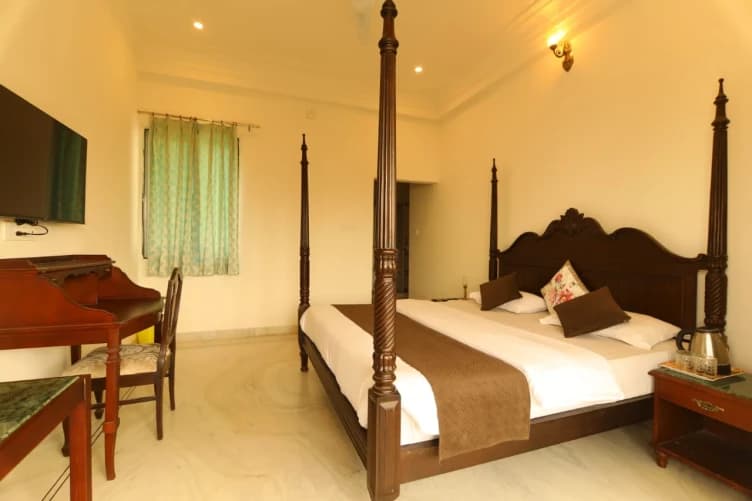 Photo 5 of 13 – 6-room resort with a pool in Titrdi, Udaipur (BMF-R616)