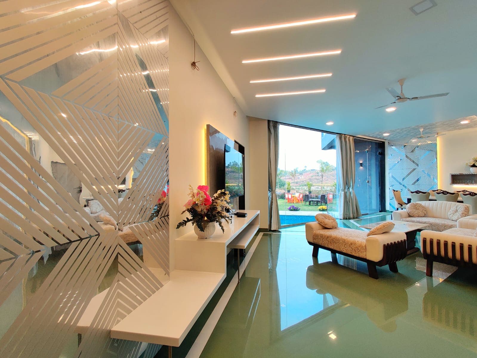 Photo 10 of 19 – 4 BHK villa with a private pool in Kaswand, Mahabaleshwar (BMF-V617)