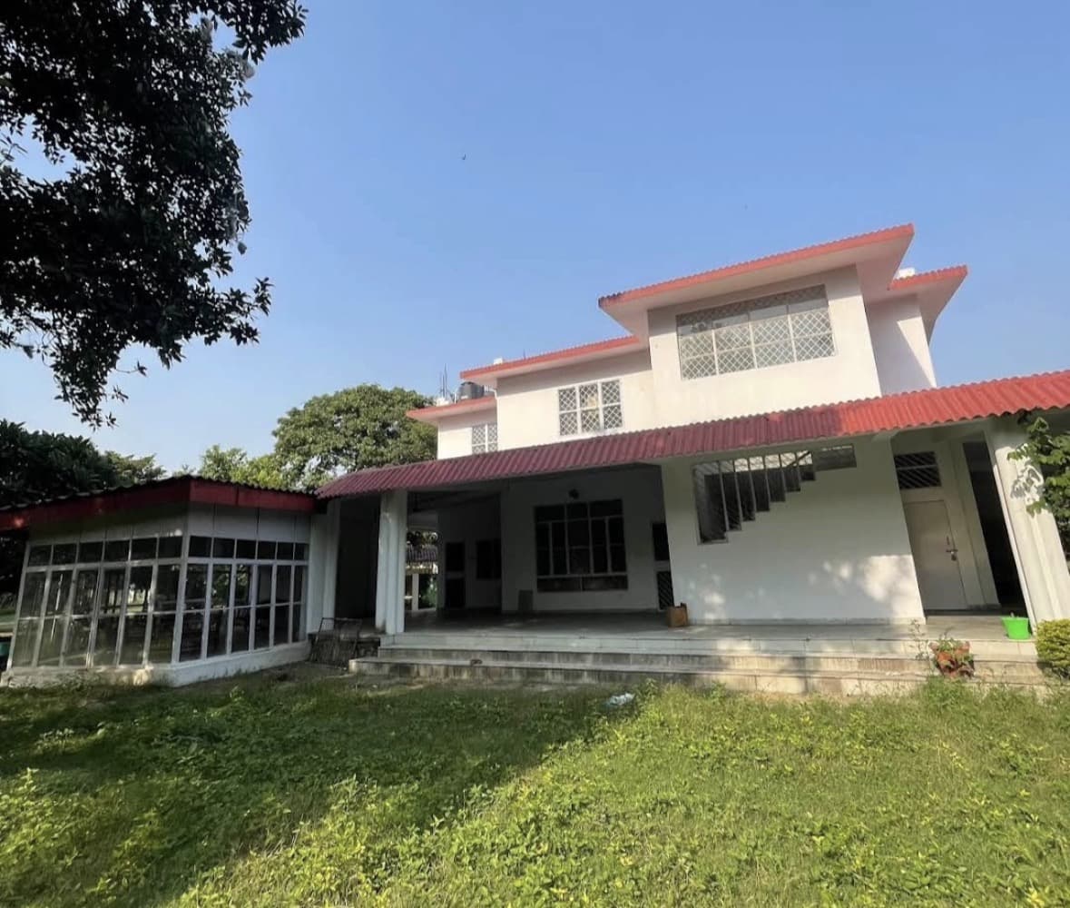 Photo 2 of 9 – 3 BHK farmhouse with a private pool in Echelon College, Faridabad (BMF-F618)