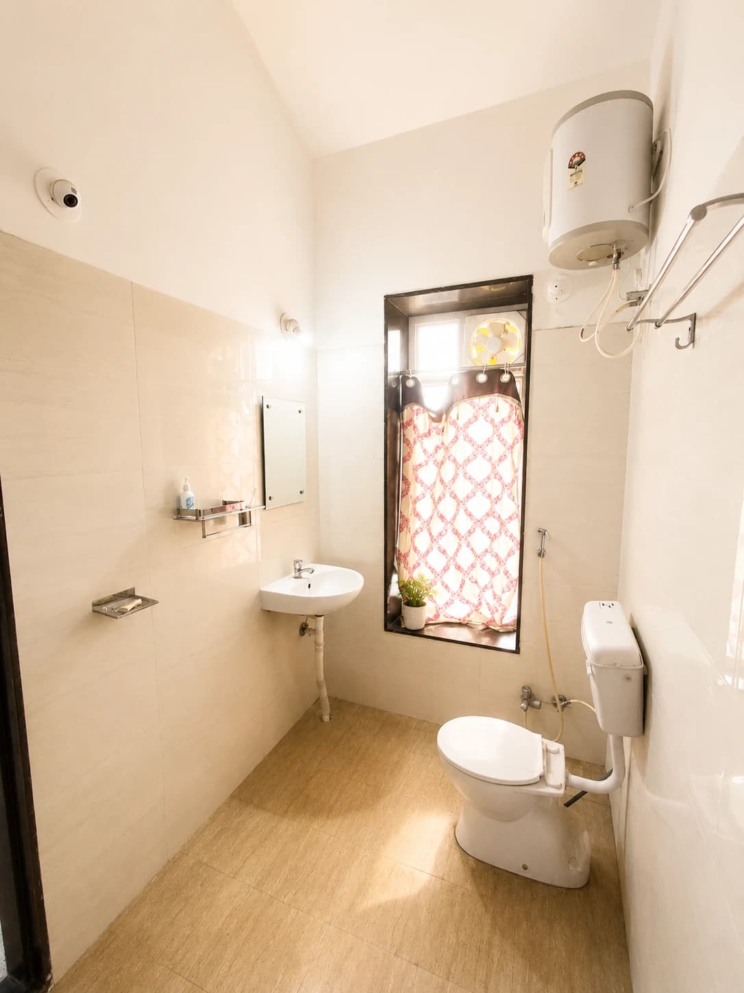 Photo 5 of 17 – 2 BHK farmhouse with a pool in Ishwal, Udaipur (BMF-F620)