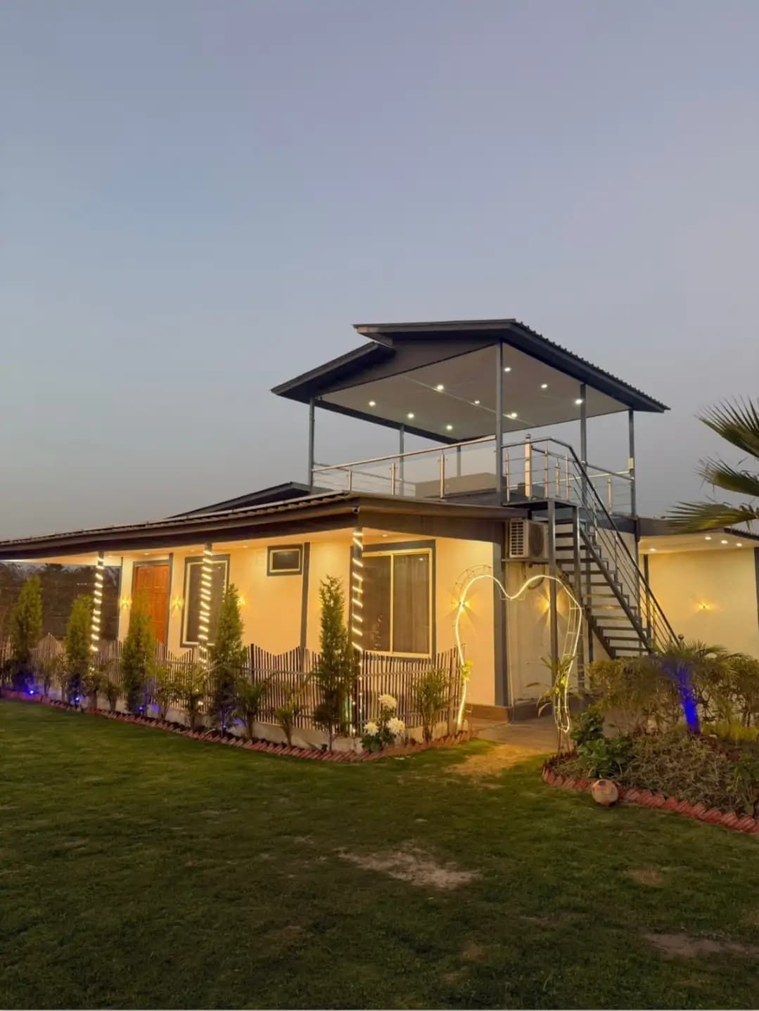 Photo 2 of 19 – 3 BHK farmhouse with a private pool in Noida, Delhi (BMF-F622)