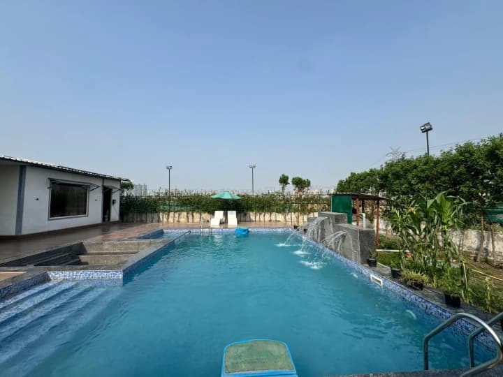 Photo 1 of 19 – 3 BHK farmhouse with a private pool in Noida, Delhi (BMF-F622)