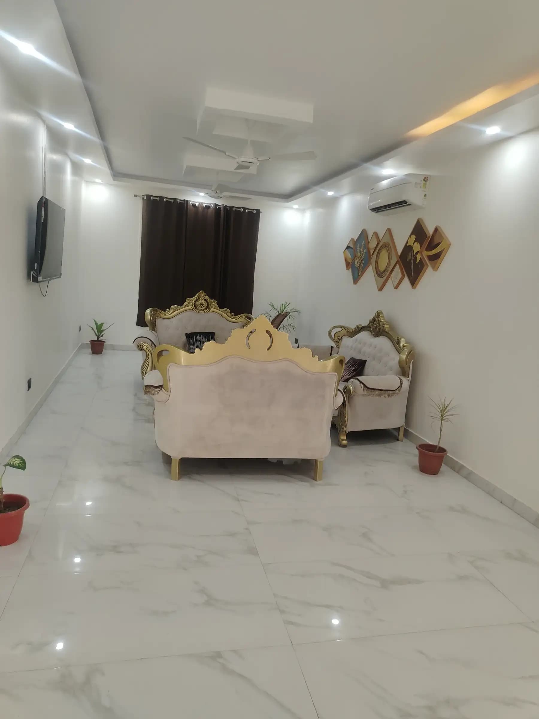 Photo 3 of 19 – 3 BHK farmhouse with a private pool in Noida, Delhi (BMF-F622)