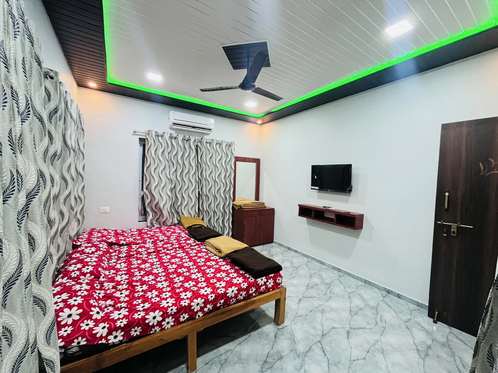 Photo 9 of 18 – 4 BHK farmhouse with a private pool in Neral, Karjat (BMF-F625)