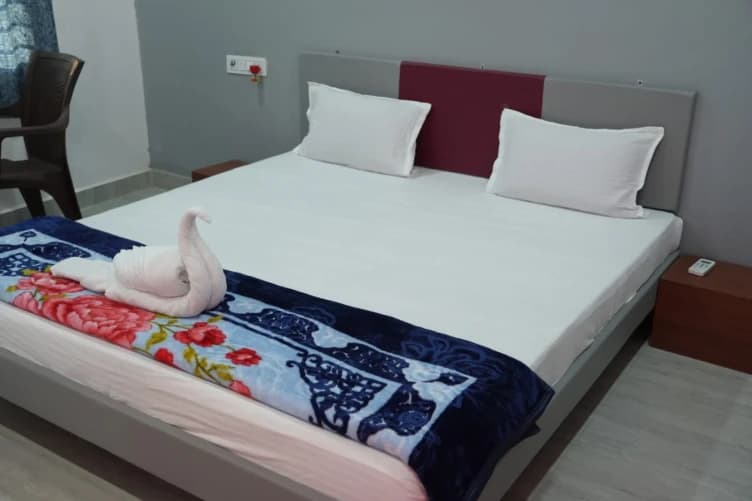 Photo 10 of 16 – 5-room resort with a pool in Haripur, Gir Somnath (BMF-R628)