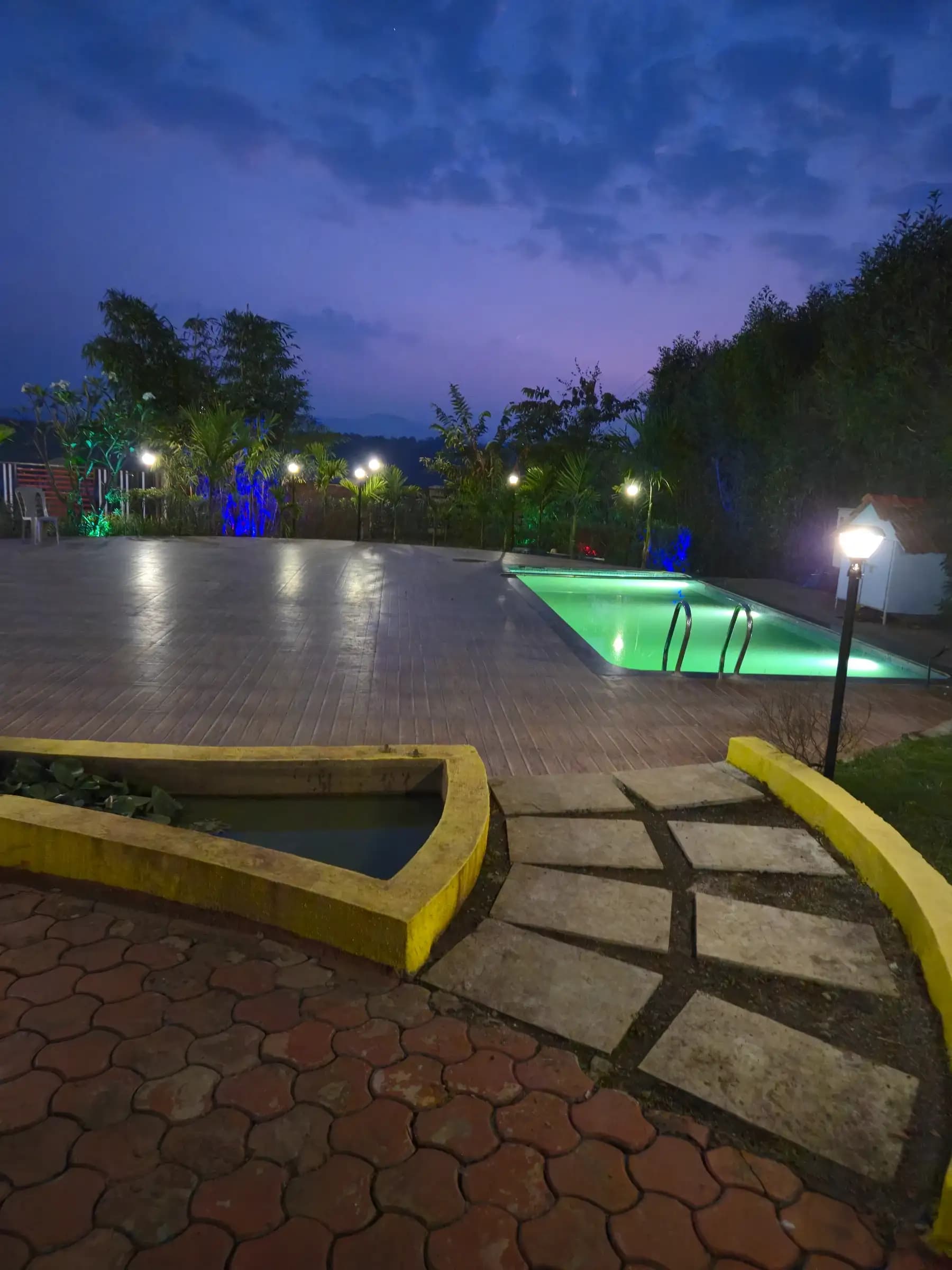 Photo 1 of 7 – 6-room resort with a pool in Ingavli Bhor, Pune (BMF-R632)