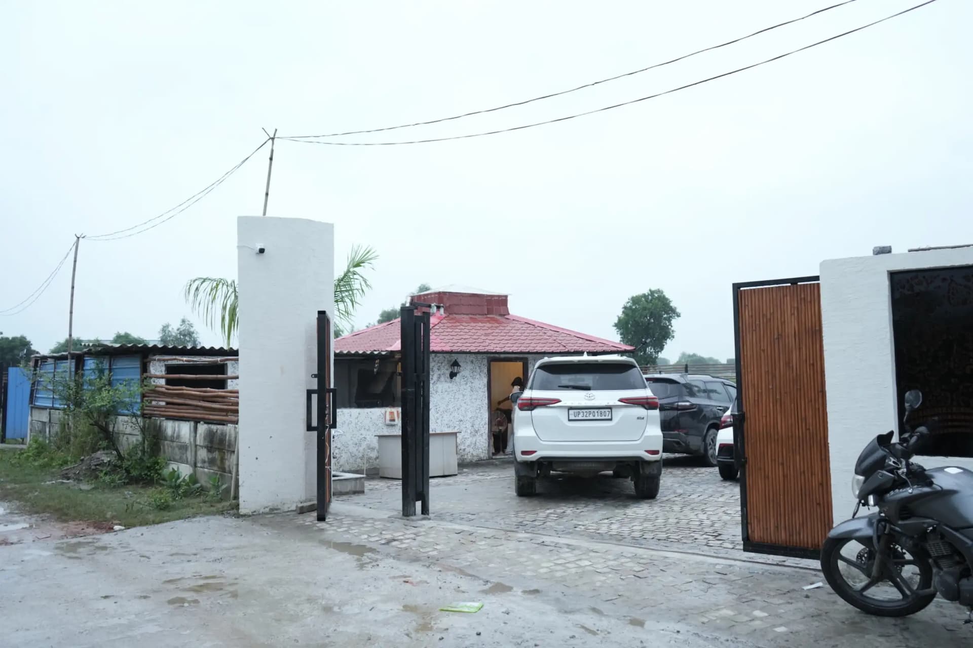 Photo 8 of 9 – 4 BHK farmhouse with a private pool in Outer Ring Rd, Lucknow (BMF-F634)