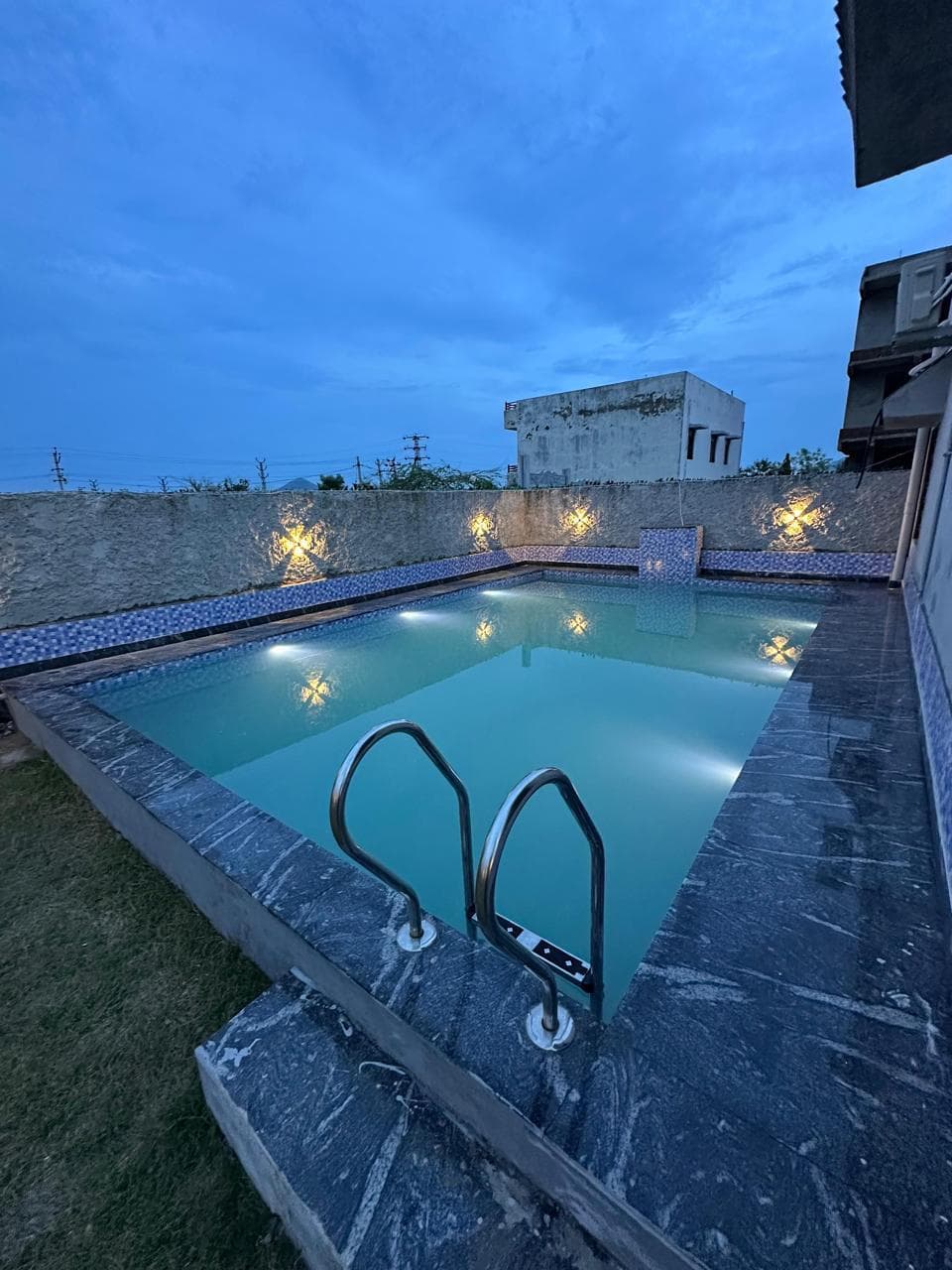 Photo 2 of 18 – 3 BHK villa with a private pool in Badi Lake, Udaipur (BMF-V636)