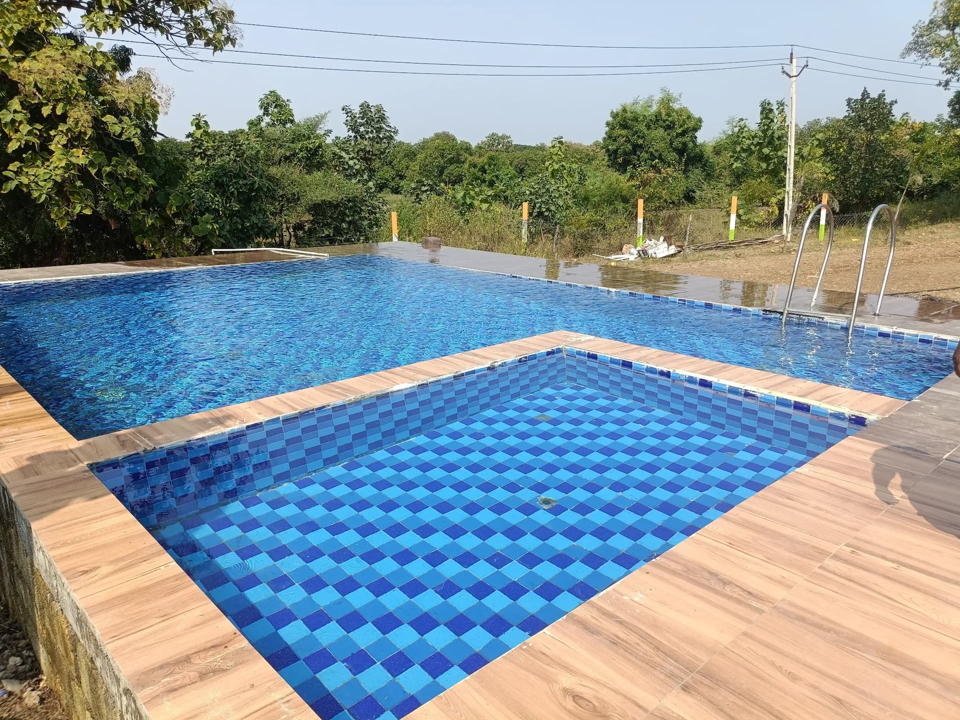 Photo 1 of 12 – 8-room resort with a pool in Talala, Gir Somnath (BMF-R642)