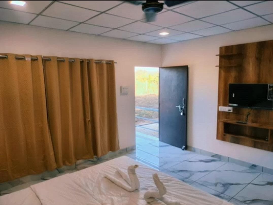 Photo 6 of 12 – 8-room resort with a pool in Talala, Gir Somnath (BMF-R642)