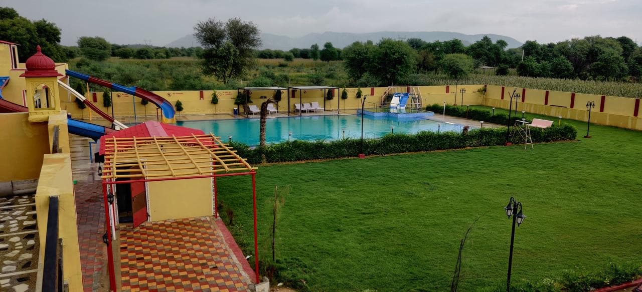 Photo 1 of 9 – 9-room resort with a pool in Bassi, Jaipur (BMF-R644)