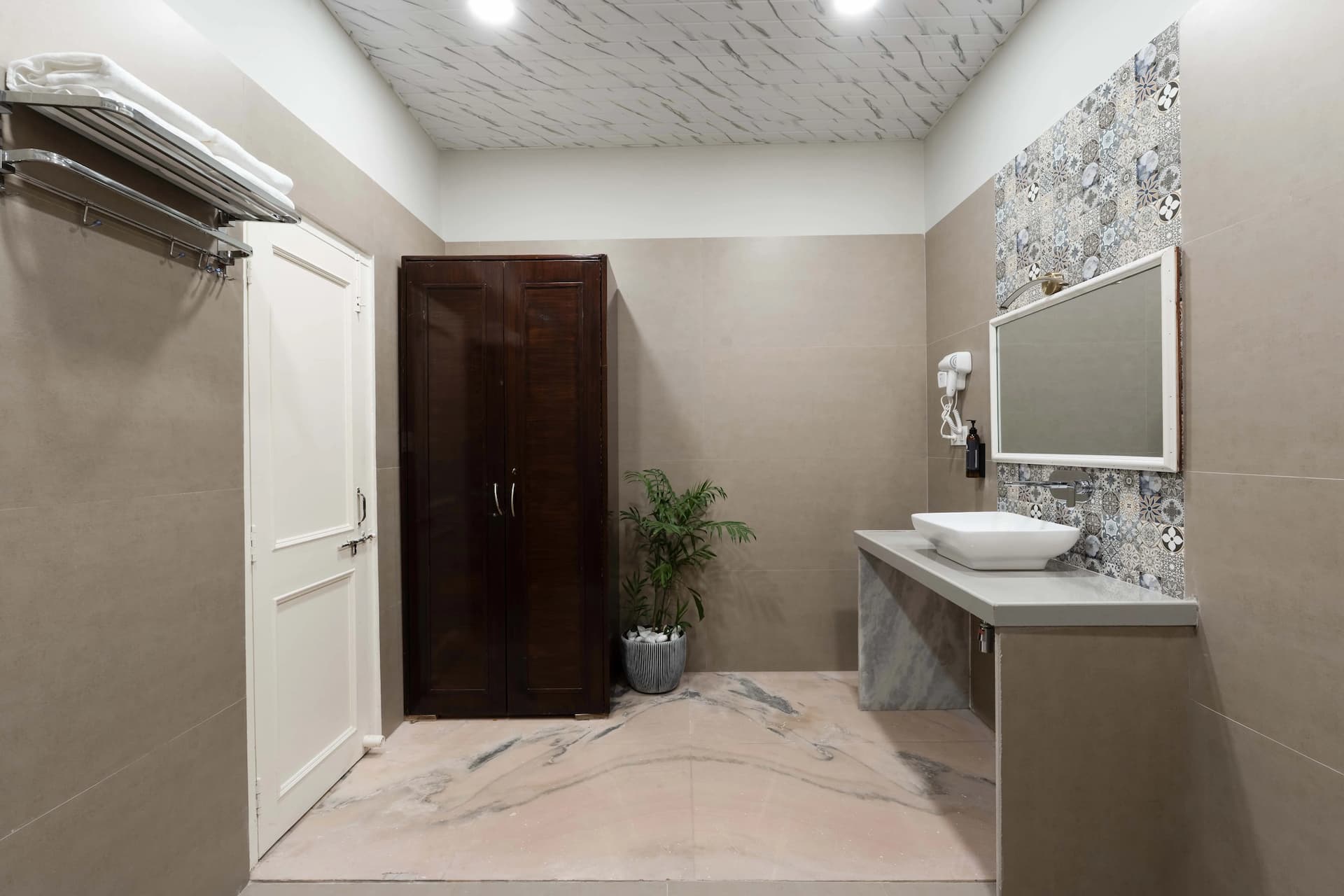 Photo 14 of 39 – 9 BHK villa with a pool in Haridass Ji Magari, Uda (BMF-V647)