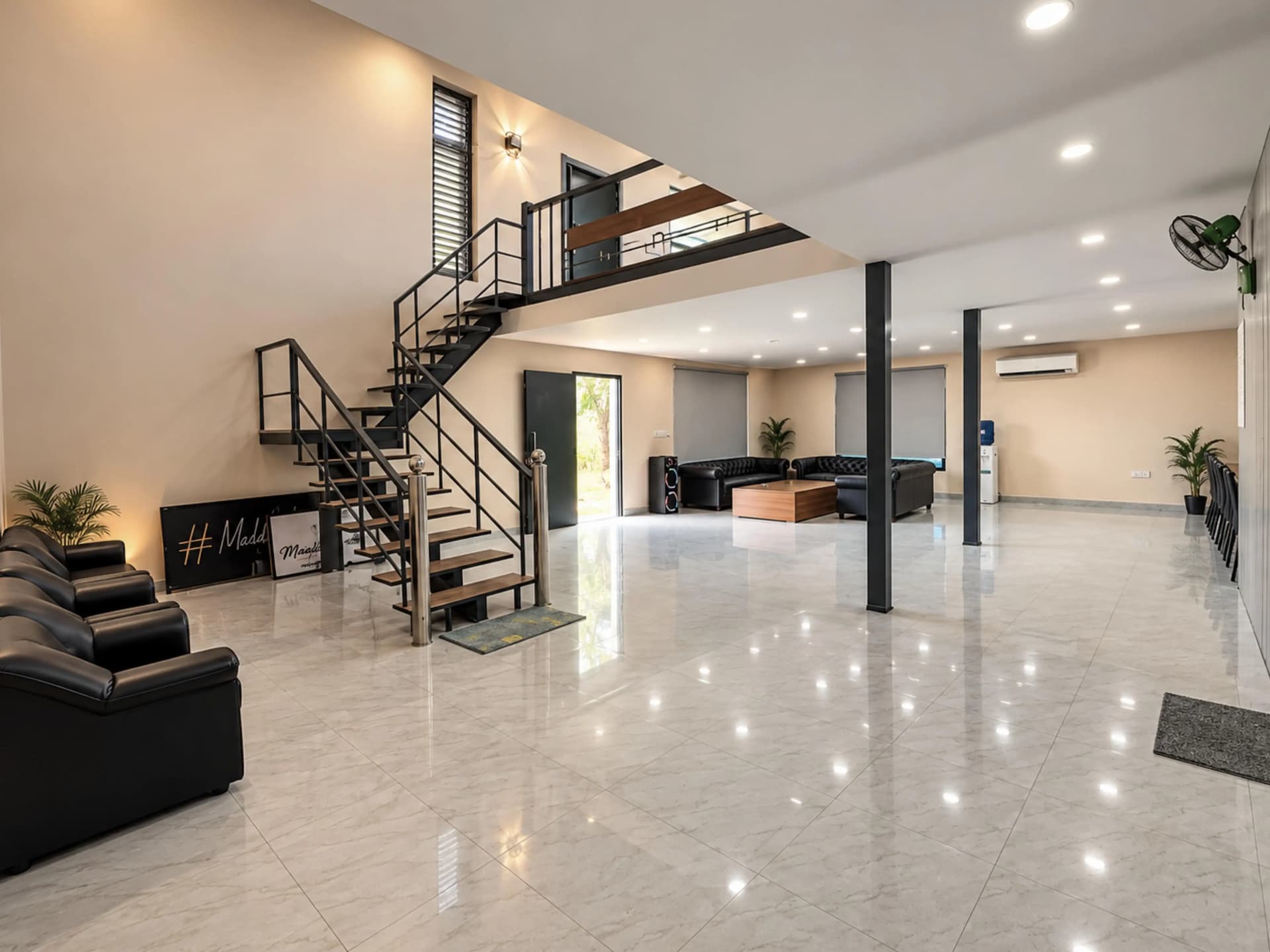 Photo 2 of 9 – 3 BHK farmhouse with a pool in Noida, Delhi (BMF-F649)