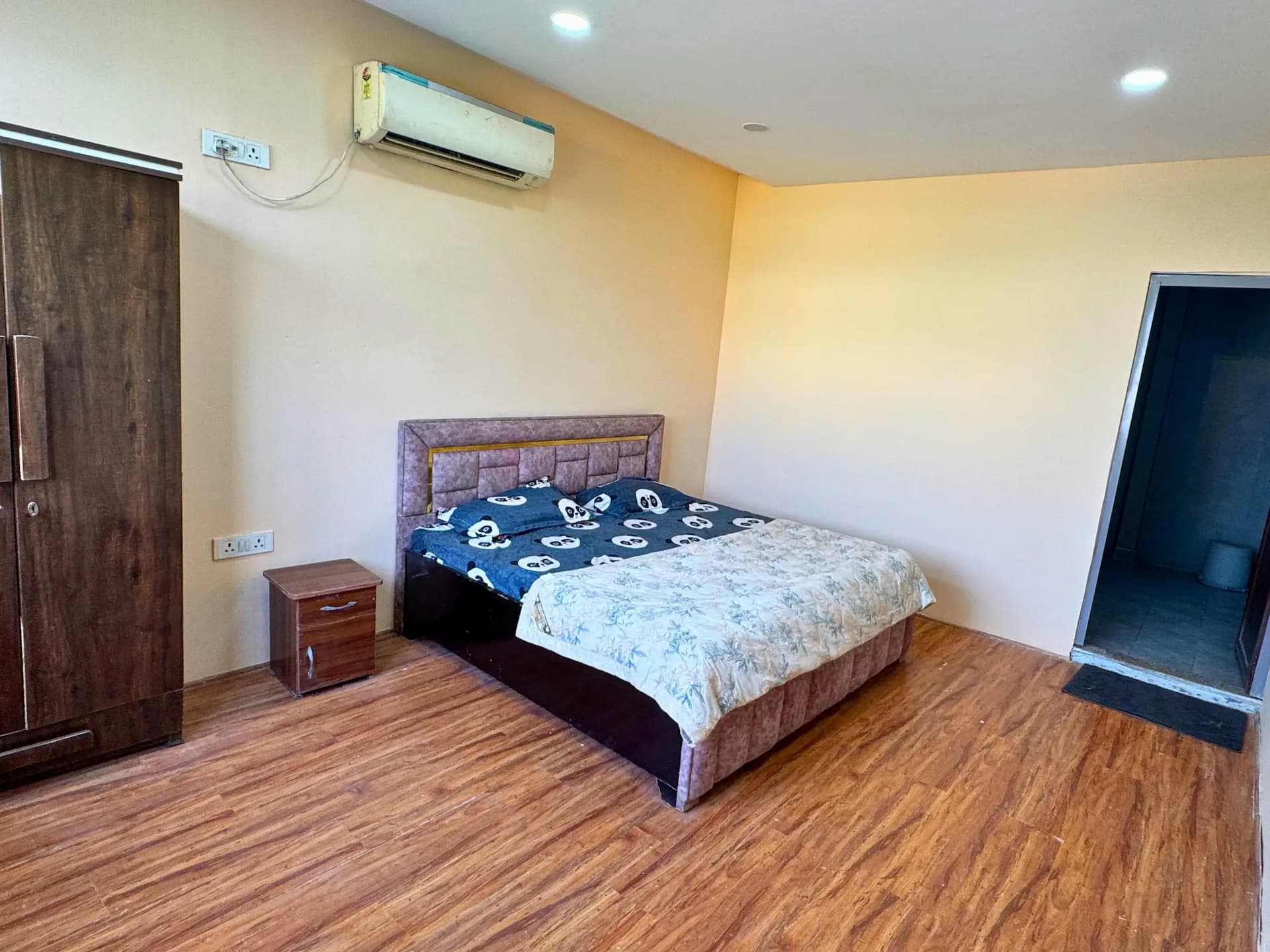 Photo 9 of 9 – 3 BHK farmhouse with a pool in Noida, Delhi (BMF-F649)