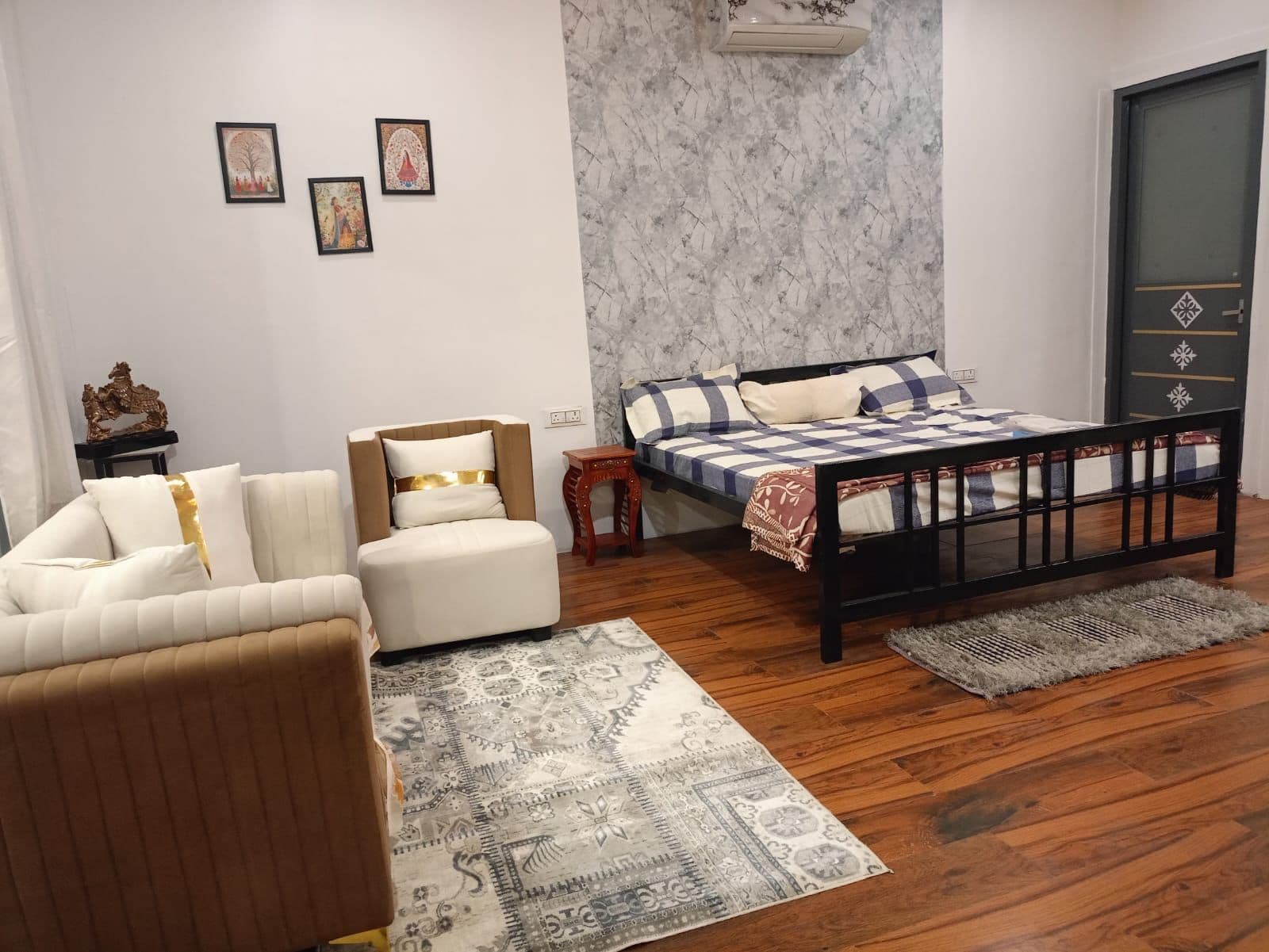 Photo 10 of 12 – 4 BHK farmhouse with a private pool in Noida, Delhi (BMF-F651)
