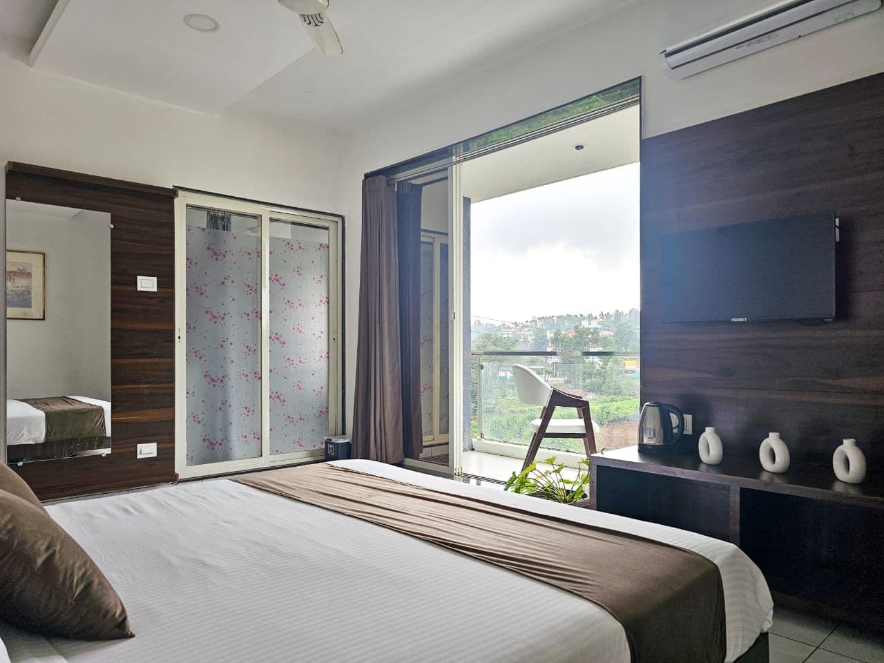 Photo 8 of 31 – 7 BHK villa with a private pool in Bhilar, Mahabaleshwar (BMF-V653)