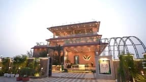8 BHK farmhouse with a private pool in Nimsar, Indore (BMF-F389)