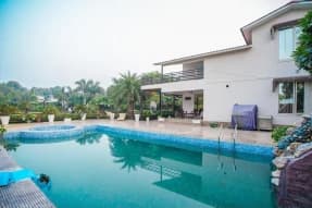4 BHK farmhouse with a private pool in Noida, Delhi (BMF-F554)
