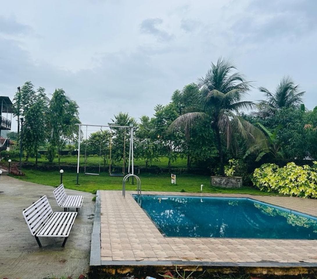 2 BHK farmhouse with a pool in Nadode Wadi, Karjat (BMF-F581)