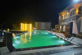 7 BHK farmhouse with a pool in Ujjain Bypass, Indore (BMF-F589)