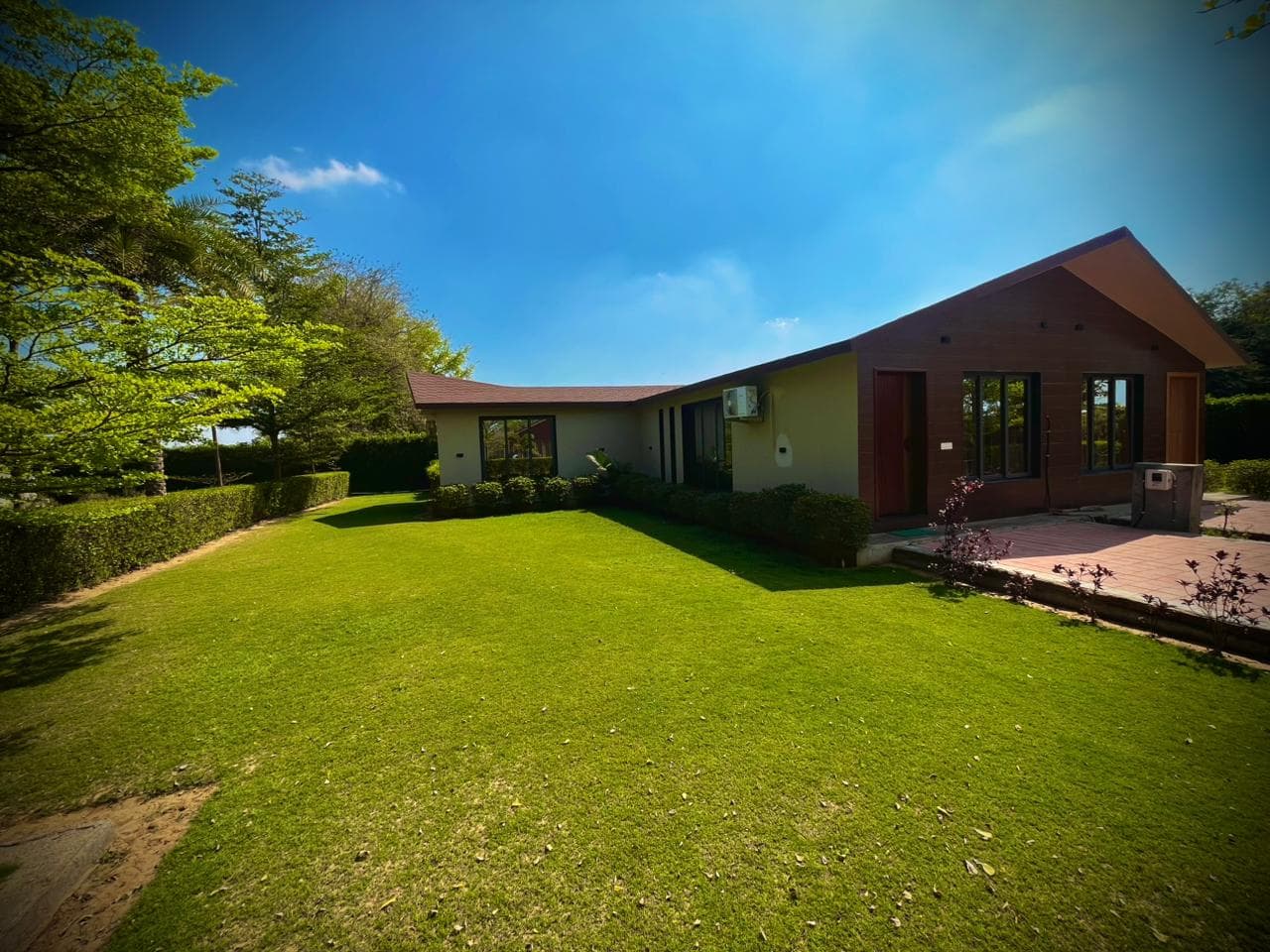 4 Farmhouses Near Ahmedabad With a Separate Kids' Pool