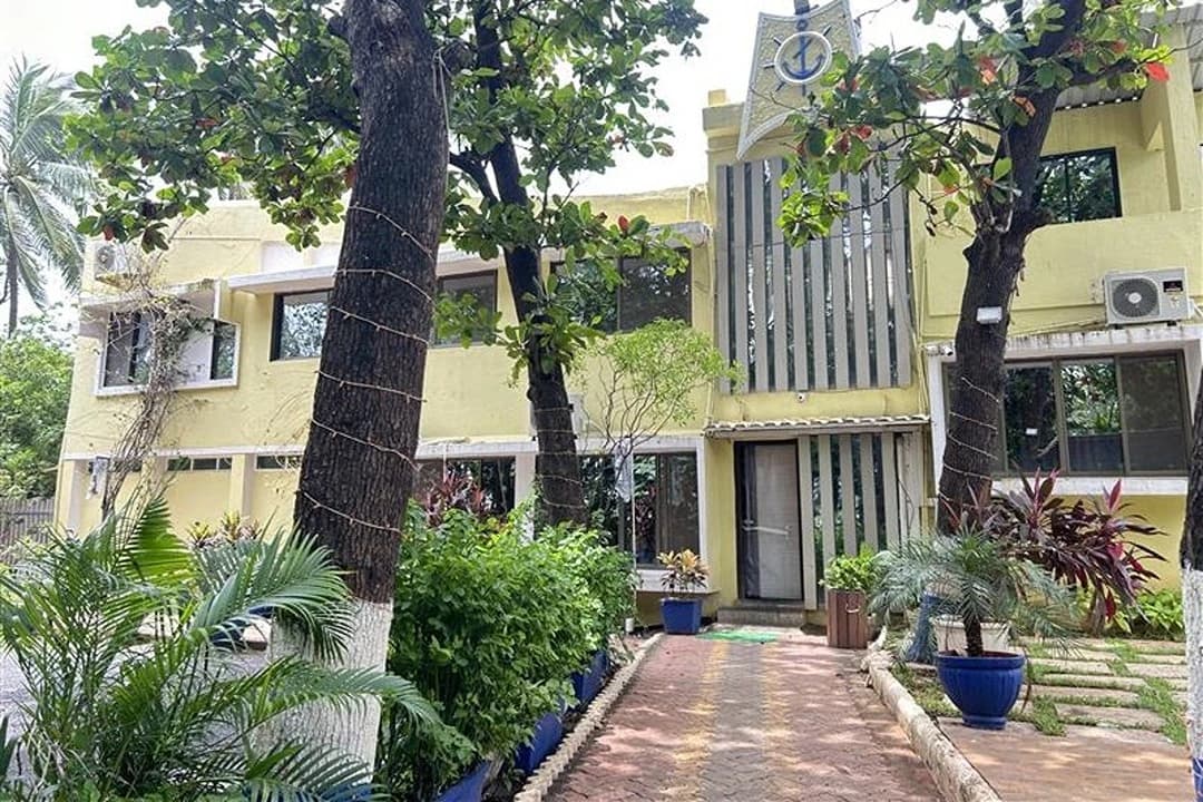 5 Farmhouses Near Daman With a Private Swimming Pool