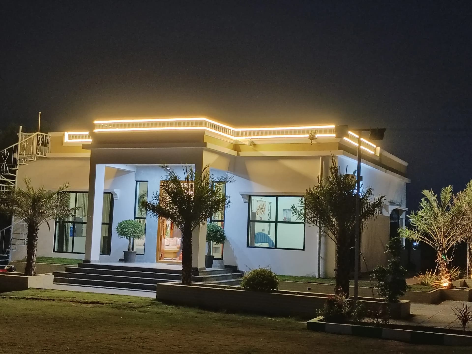 5 Farmhouses Near Hyderabad With a Private Swimming Pool