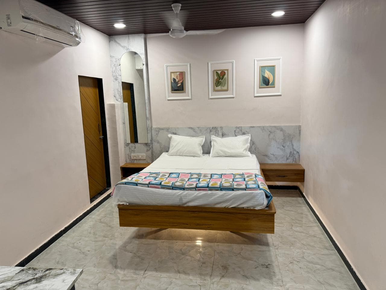 Private pool at RD Livora, Chavindra, Bhiwandi