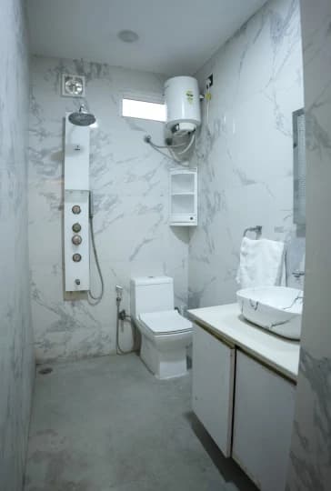 Photo 13 of 21 – 5 BHK villa with a private pool in Noida, Delhi (BMF-V394)